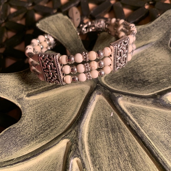 NWOTWhite bohemian style bracket alloy - Picture 3 of 3